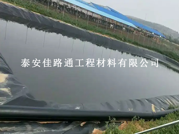 鋪設(shè)藕池養(yǎng)殖防滲膜，這些核心作用不可忽視