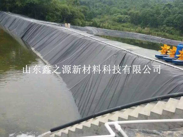 問：魚塘養(yǎng)殖防滲膜的周圍可以貼瓷磚嗎？