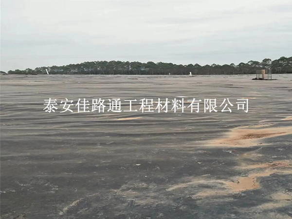 沼氣池黑膜運(yùn)輸“三字訣”：穩(wěn)、護(hù)、查